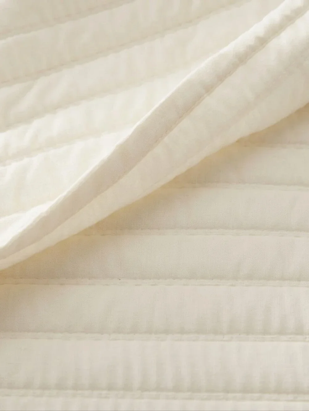 Company Store Legends Hotel Ivory Wrinkle-Free Quilted Cotton Sateen Coverlet